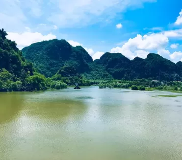 Bên ngõ Di sản